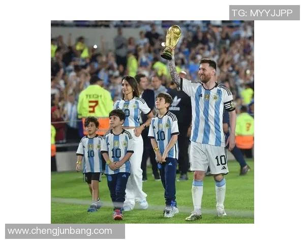 足球球星五连拍是谁 盘点五位连续获得最佳球员殊荣的传奇人物